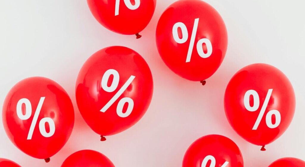 기호 %가 인쇄된 빨간색 풍선